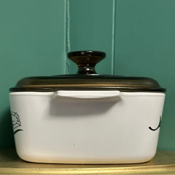 Vintage Corning Ware Lyric Black Tulips 1 1/2 Quart Casserole with Smoky Lid - Picture 4 of 6
